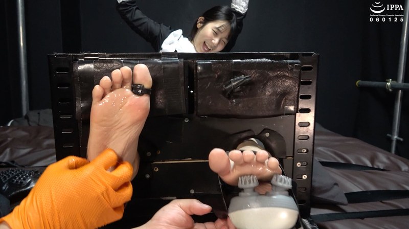「足枷くすぐり+暗示で感度アップ! ブラシグローブで叫び倒すメイドもなかちゃん!」わかしラボ WAKA-067 千石もなか 4 パッケージ画像