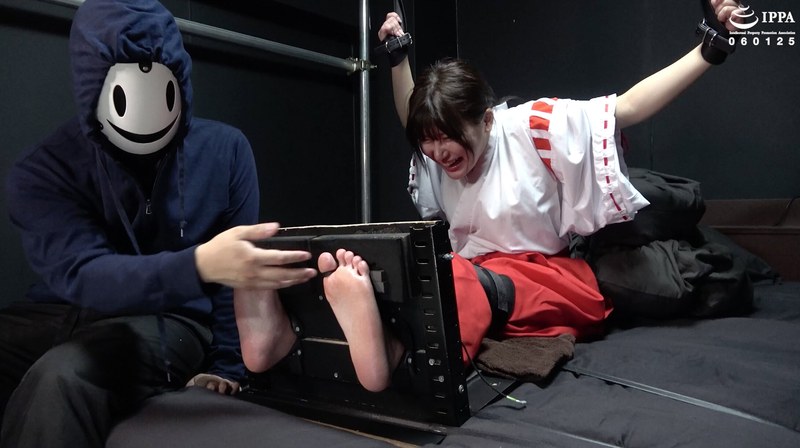 「くすぐり激よわ巫女ののかちゃん、足枷ブラシくすぐりを受けて泣き顔で叫びながら大爆笑！」わかしラボVol.031- 5 有加里ののか パッケージ画像
